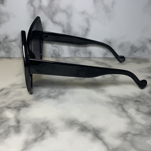 ๐ถ Statement Black Geo Structured Sunglasses ๐ถ - Picture 9 of 14